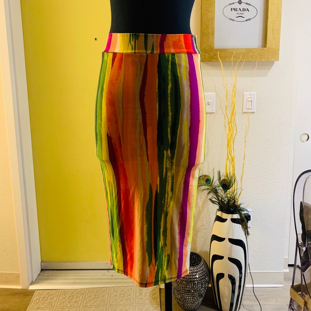 Fitted knit midi skirt